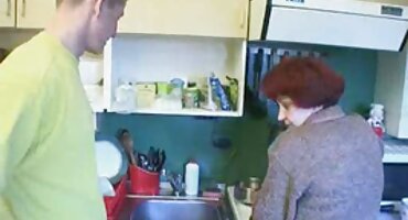 sex với ghế tình yêu Cô giật vòi nước của mình với đôi chân của mình và mất một phần jav ko che kiêm.