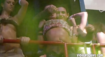 phim online Anh ta tung ra những cú đấm và không mang sex ten theo những thứ nhảm nhí.